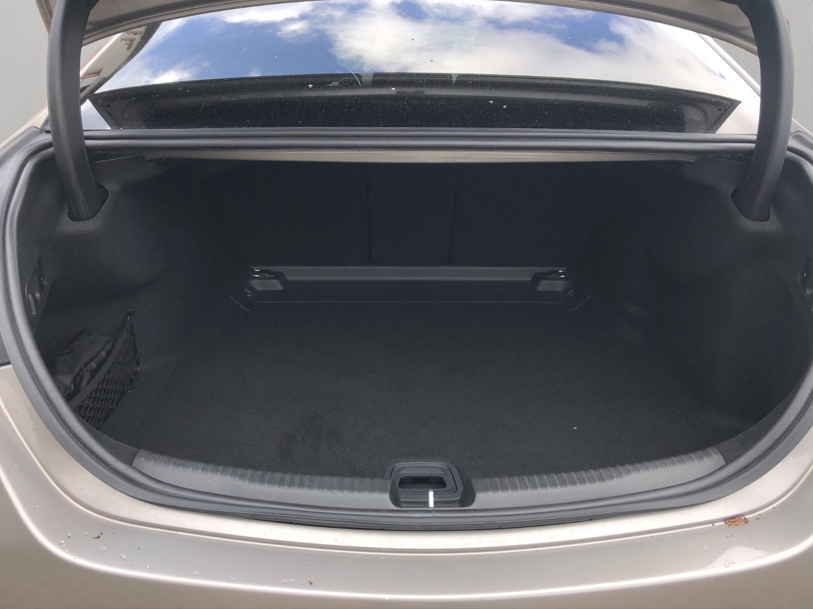 Mercedes-Benz C 180 AVANTGARDE Sedan