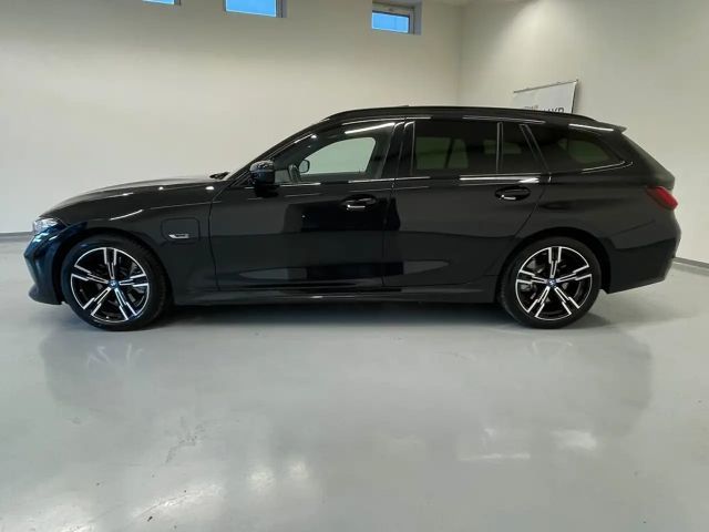 BMW 330 330e M-Sport Touring xDrive