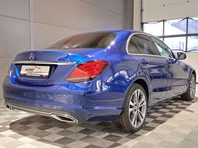 Mercedes-Benz C 300 C 300 e Sedan