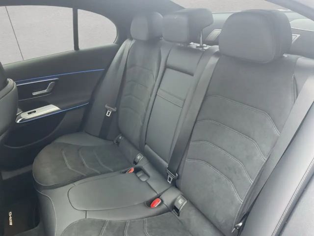 Mercedes-Benz E 200 Sedan