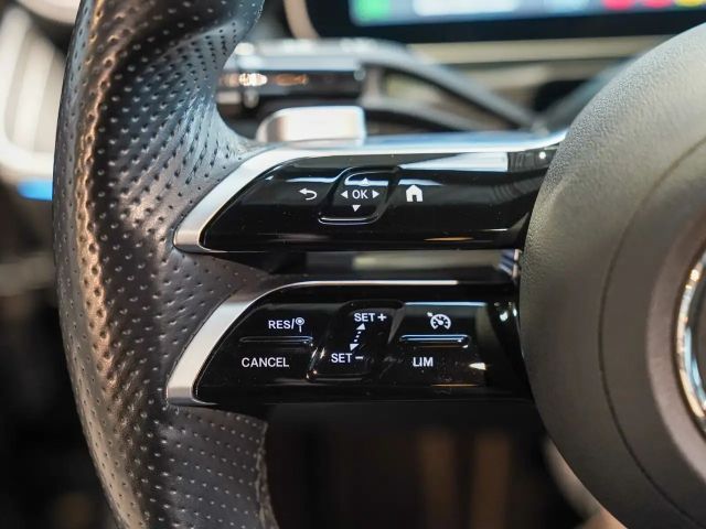 Mercedes-Benz C 300 AMG Line Sedan