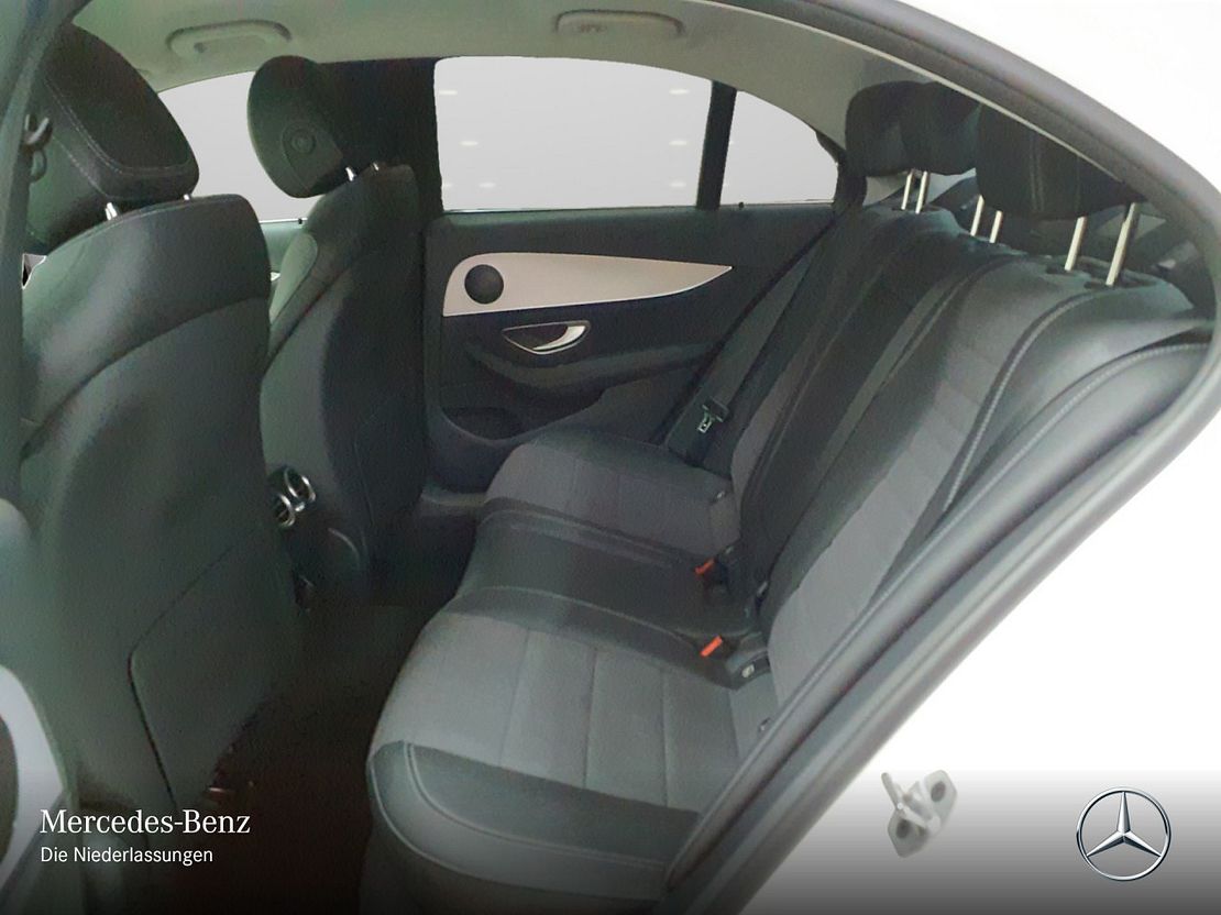 Mercedes-Benz E 200 Sedan