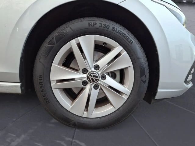 Volkswagen Golf 1.5 eTSI DSG Life Variant