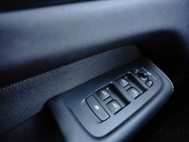 Volvo XC60 AWD R-Design Recharge