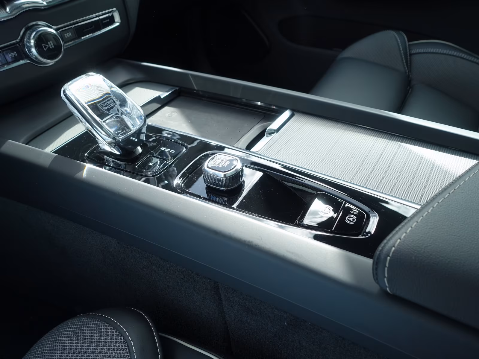 Volvo XC60 AWD Dark Plus T8