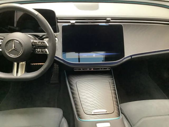 Mercedes-Benz E 200 AMG Line Sedan