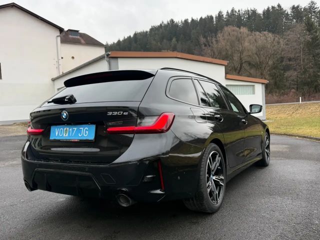 BMW 330 330e M-Sport xDrive