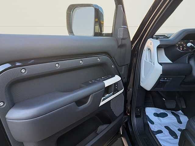 Land Rover Defender 110