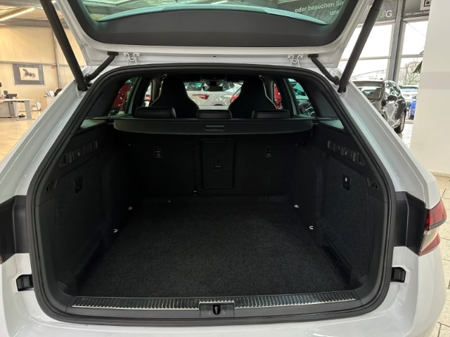 Skoda Superb 2.0 TDI Combi Sportline