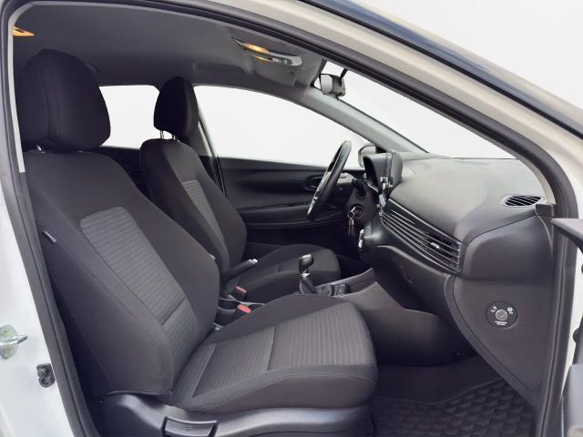 Hyundai i20 *** i-LINE PLUS *** noch ein 4 ZYLINDER MOTOR ***