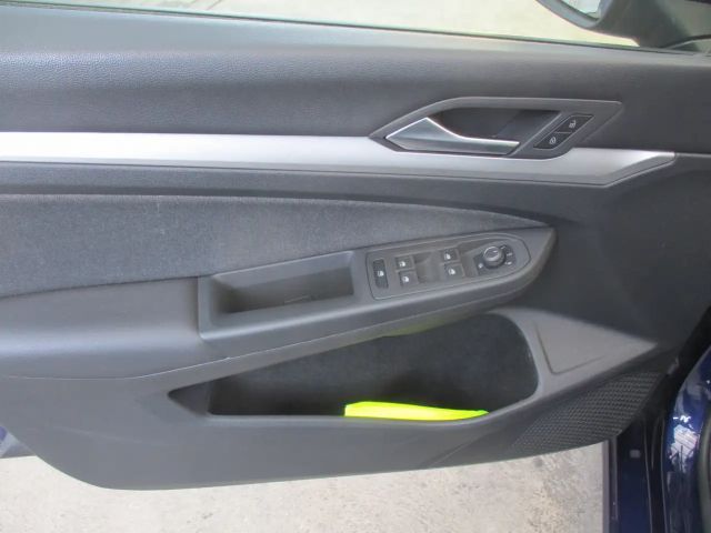 Volkswagen Golf Life Variant