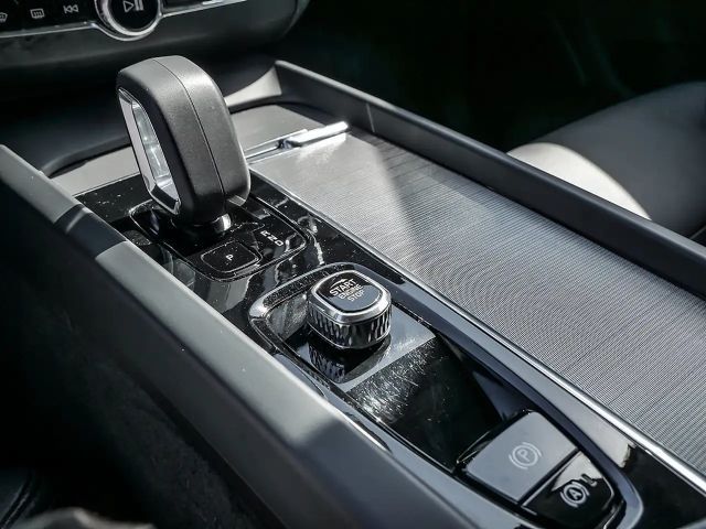 Volvo XC60 AWD Dark Plus