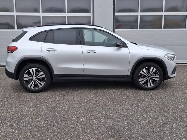 Mercedes-Benz GLA 200 Progressive