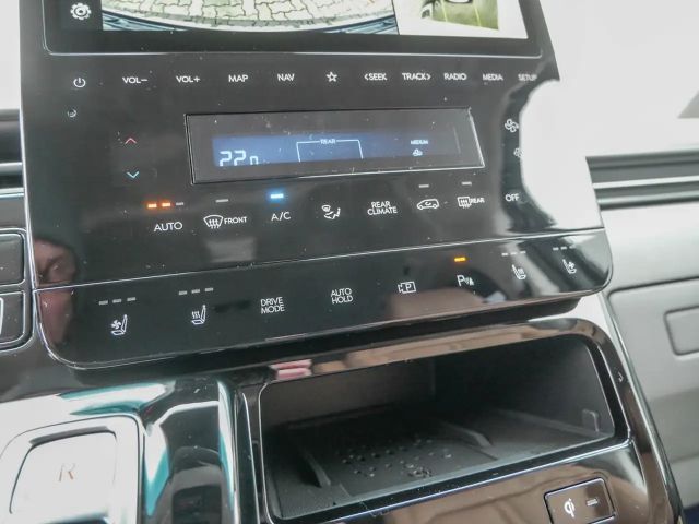 Hyundai Staria Signature