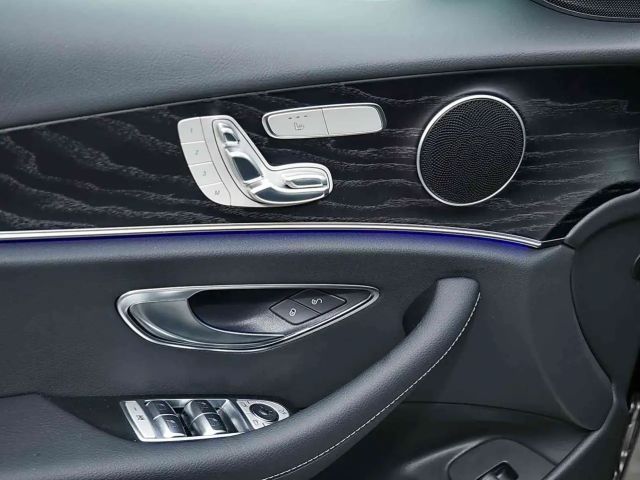 Mercedes-Benz E 200 EXCLUSIVE Sedan