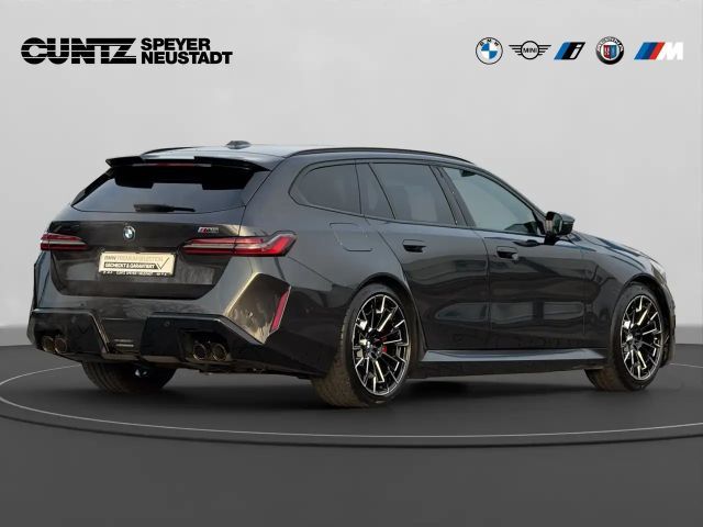 BMW M5 Touring  Anhängerk. Driving+Parkingassist B/W Surr
