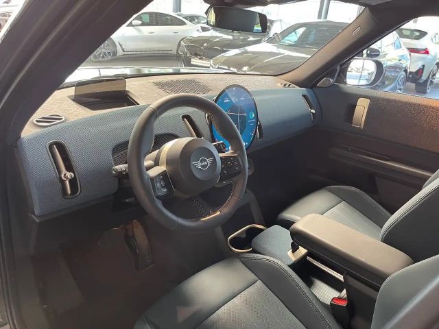 MINI Cooper Countryman C Favoured Trim Paket XL / 19 Zoll