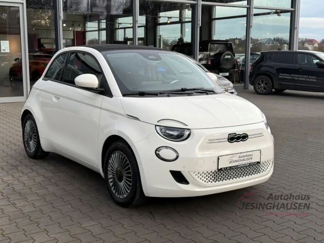 Fiat 500e +Rückfahrkam.+Klimaaut.+Tempomat+Sitzheizung