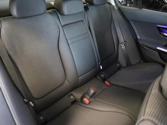 Mercedes-Benz C 180 AVANTGARDE Sedan