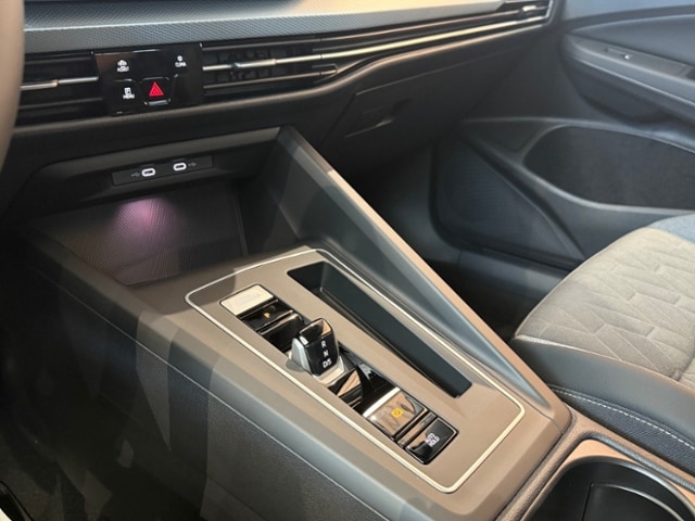 Volkswagen Golf 1.5 eTSI DSG Variant