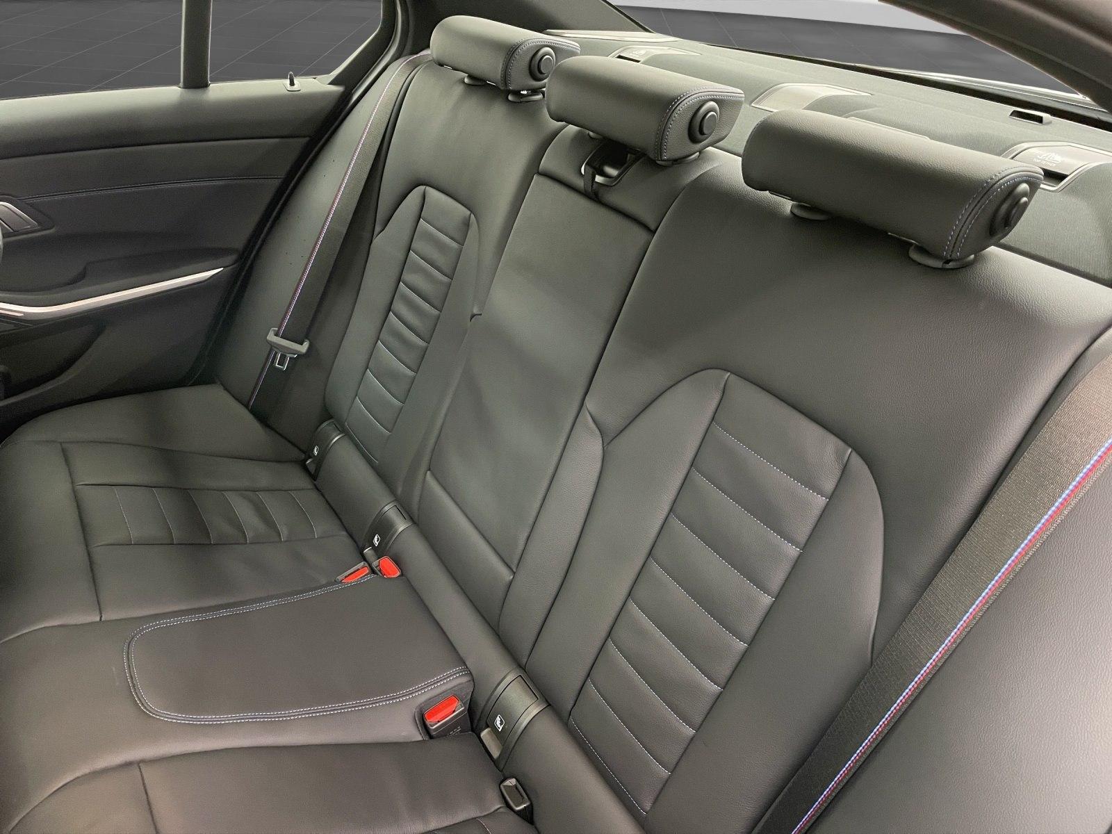 BMW 318 318i M-Sport Sedan