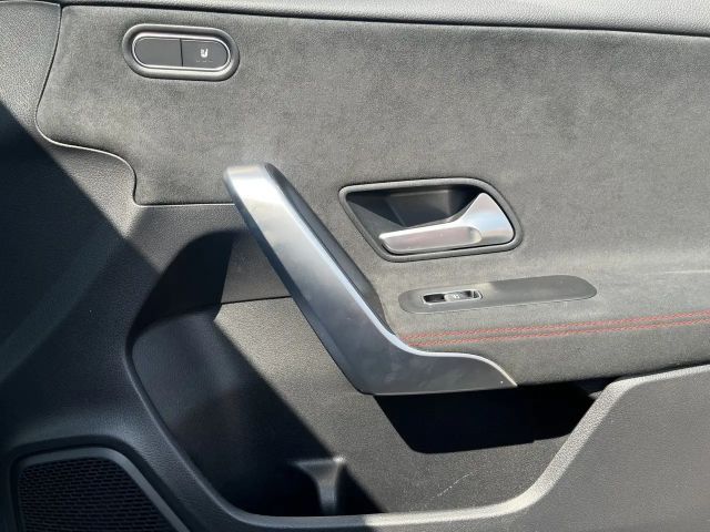 Mercedes-Benz A 180 AMG Line