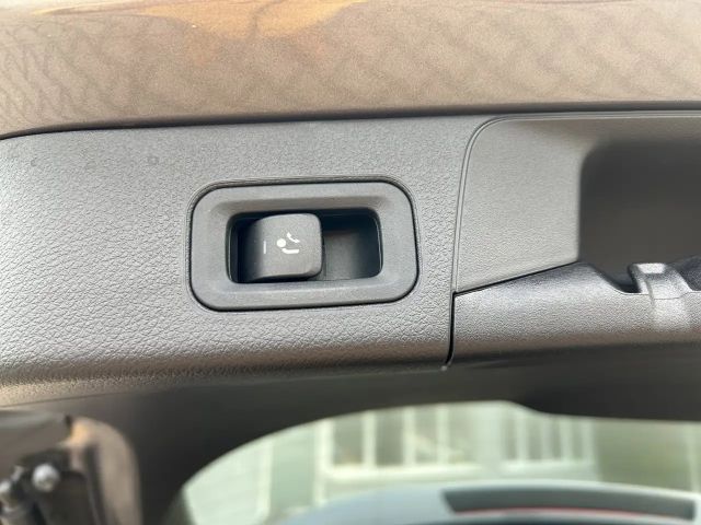 Mercedes-Benz B 220 4MATIC AMG Line Sedan