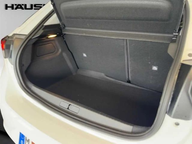 Opel Corsa mit Allwetterreifen Kamera CarPlay