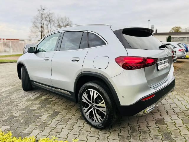 Mercedes-Benz GLA 200 Progressive Sedan