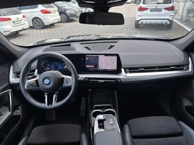 BMW X1 xDrive30 M Sportp. Pano° 360°-AHK°el.Sports.