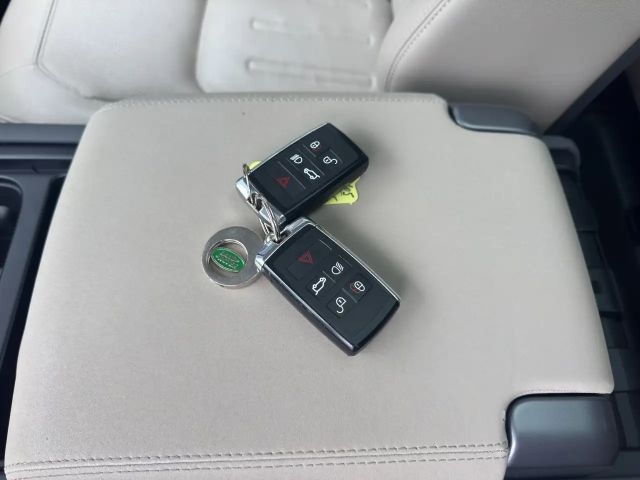 Land Rover Defender 110