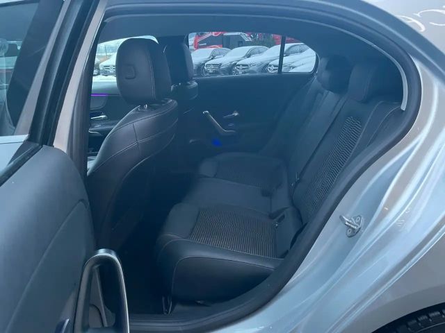 Mercedes-Benz A 180 Hatchback Progressive