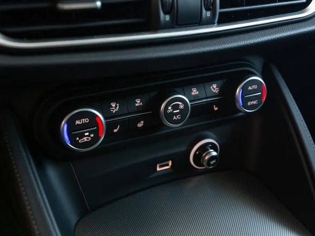 Alfa Romeo Stelvio AT8 Q4