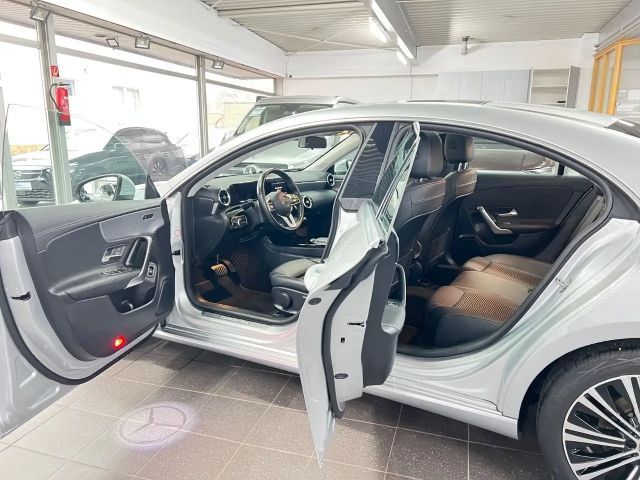 Mercedes-Benz CLA 200 4MATIC Coupé Progressive