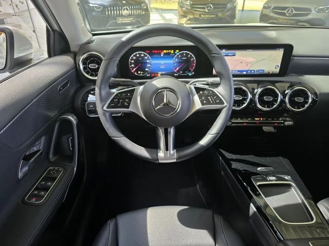 Mercedes-Benz A 180 Limo Progr. Adv. DISTRONIC+STANDHEIZ.+360°