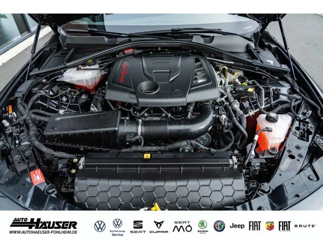 Alfa Romeo Giulia AT8 Q4 Turbo