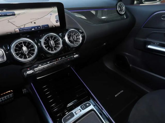 Mercedes-Benz GLA 200 AMG Line