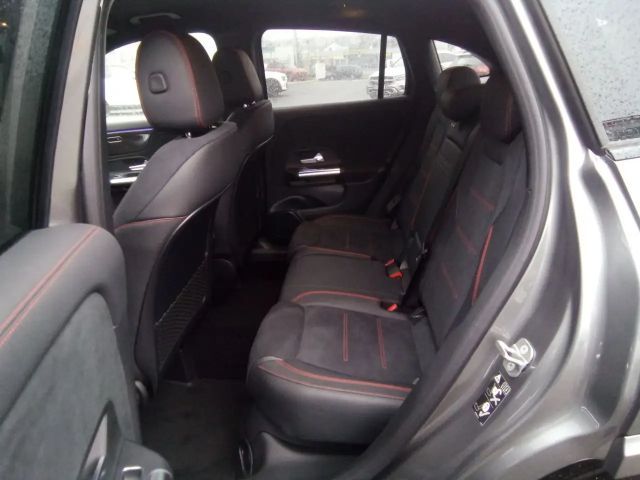 Mercedes-Benz GLA 180 AMG Line