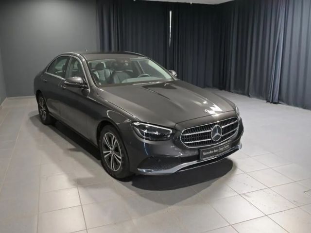 Mercedes-Benz E 220 AVANTGARDE E 220 d Sedan