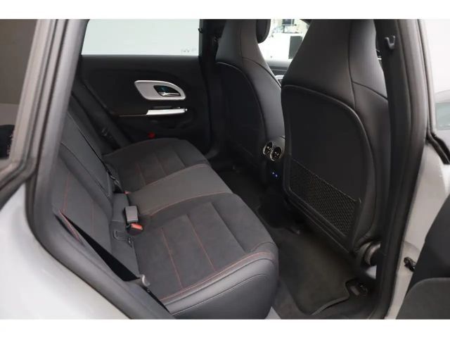 Mercedes-Benz CLA 350 4MATIC AMG Line