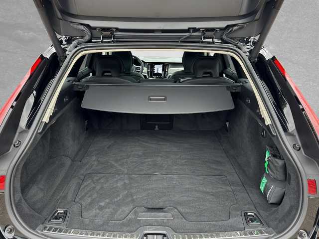 Volvo V90 AWD Dark Plus T6