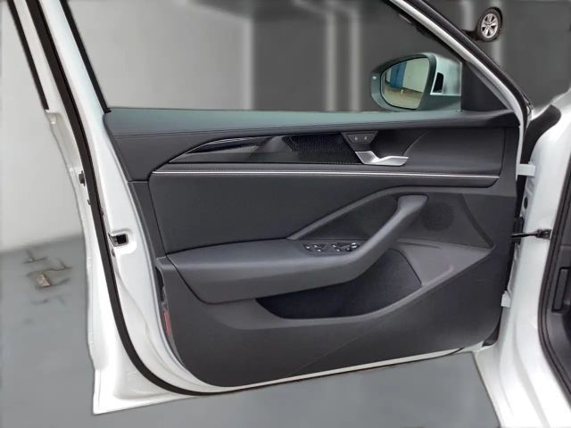 Volkswagen Passat 1.5 eTSI Business DSG Variant