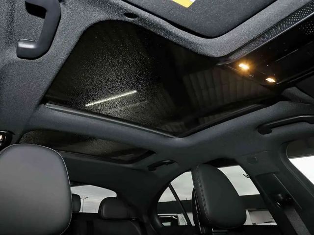 Mercedes-Benz E 220 AMG Line E 220 d Sedan