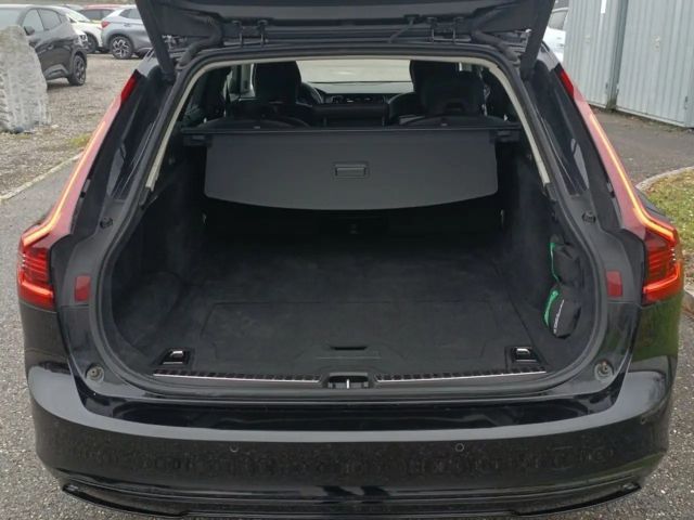 Volvo V90 AWD Dark Plus T6