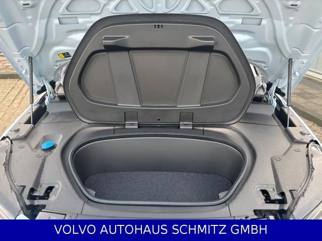 Volvo XC40 AWD Plus Recharge Twin Engine