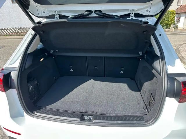 Mercedes-Benz B 200 Progressive Sedan