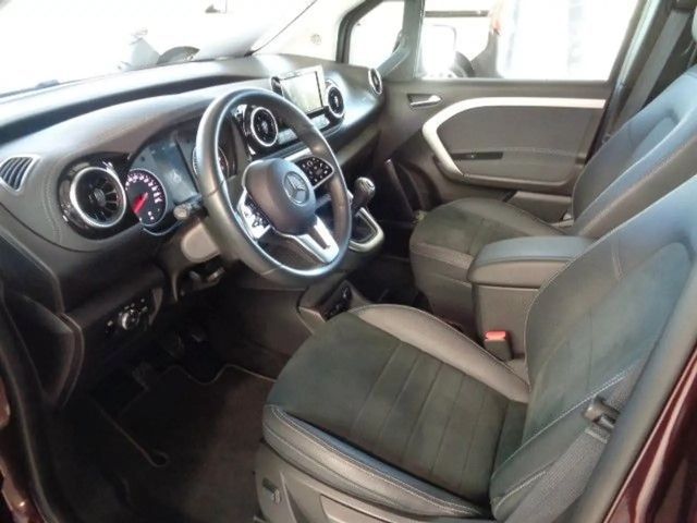 Mercedes-Benz T 180 T 180 KAMERA,LED,AHK,SPUR,NP:44.652,-EURO