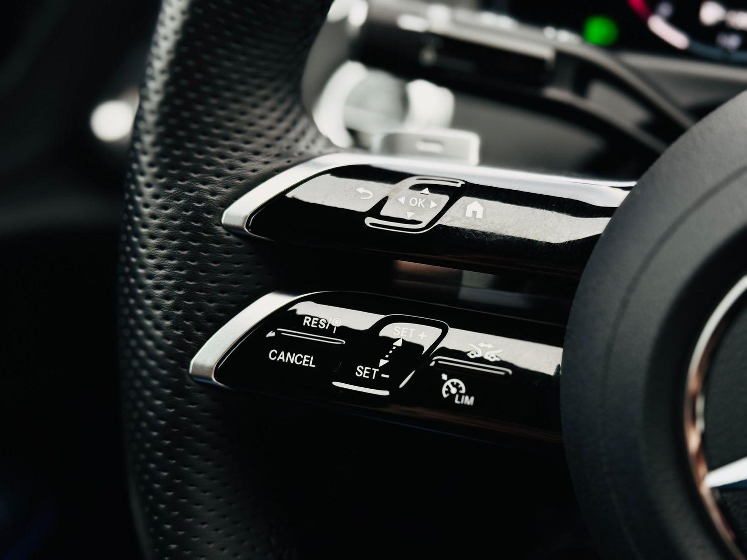 Mercedes-Benz E 200 AMG Line Sedan