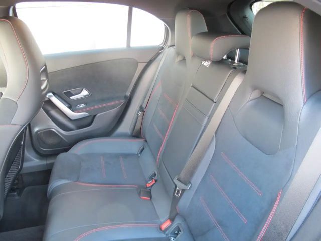 Mercedes-Benz A 180 AMG Line