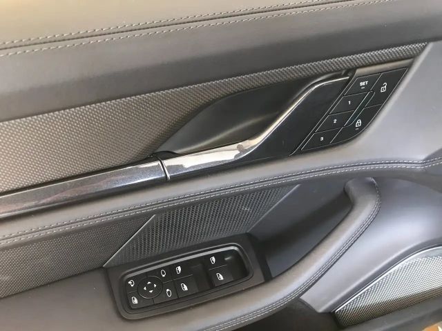 Porsche Taycan 4 Cross Turismo